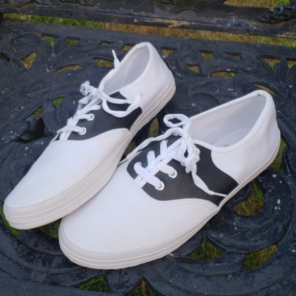 canvas saddle shoes